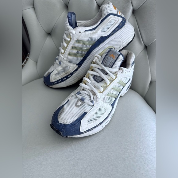 Adidas Ladies Supernova Cushion Running Shoes White/Navy Size 9 Model: 148953 - Picture 7 of 7